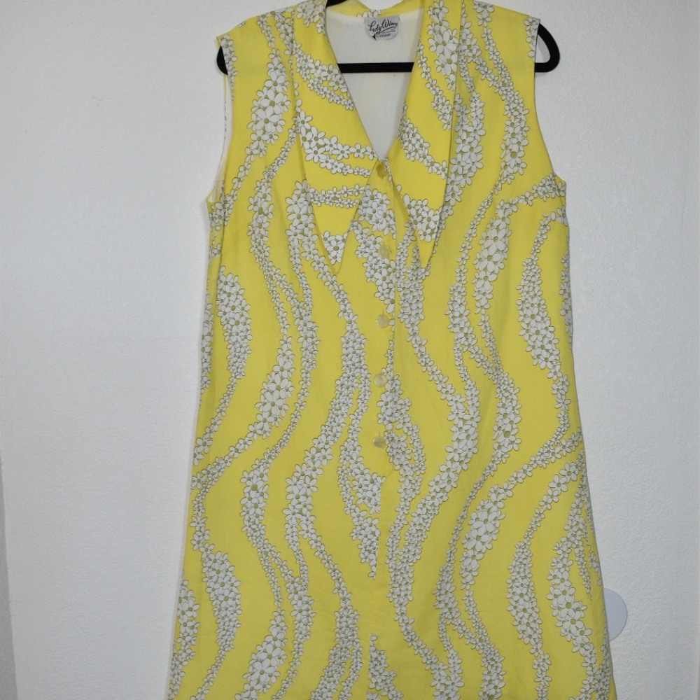Vintage 70s Yellow Daisy Print Dress